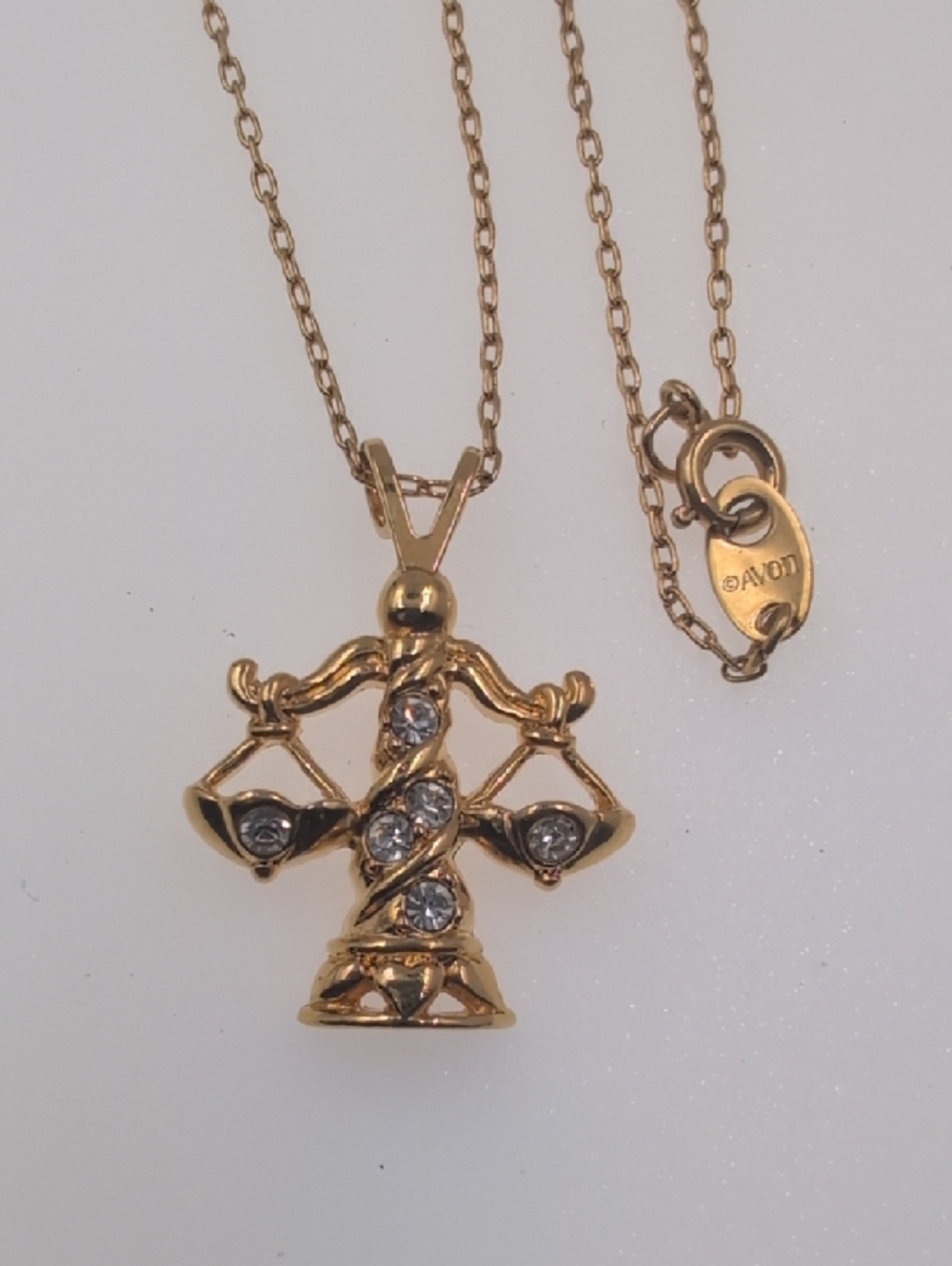 Vintage Avon Libra Zodiac Pendant Necklace - Gold Tone Scales of Justice - Picture 6 of 12